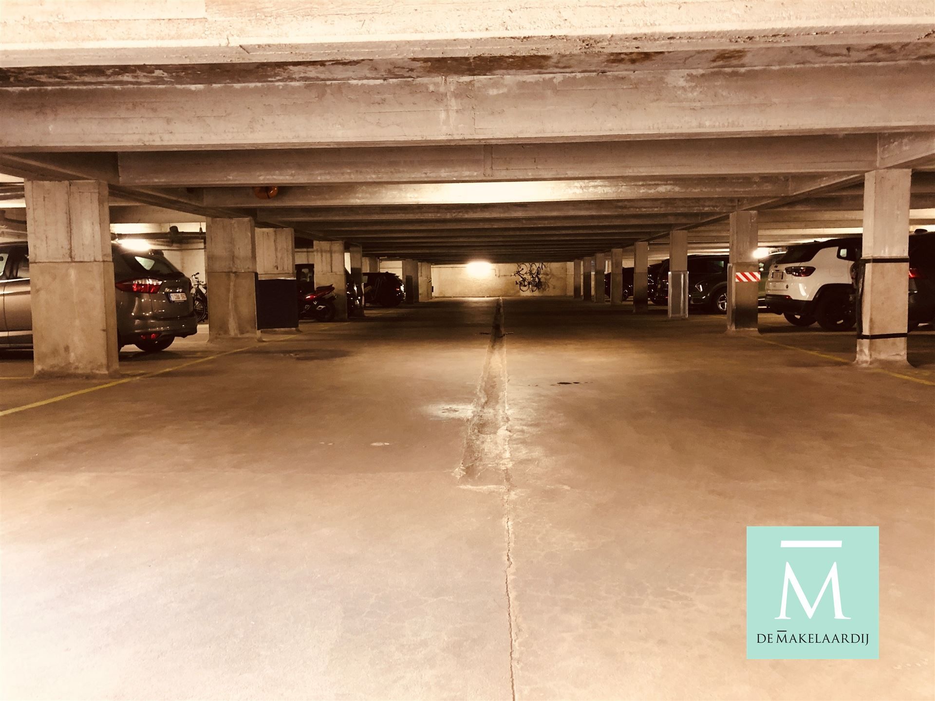 Centraal gelegen garagebox evenals twee ondergrondse autostaanplaatsen te koop:  foto 10