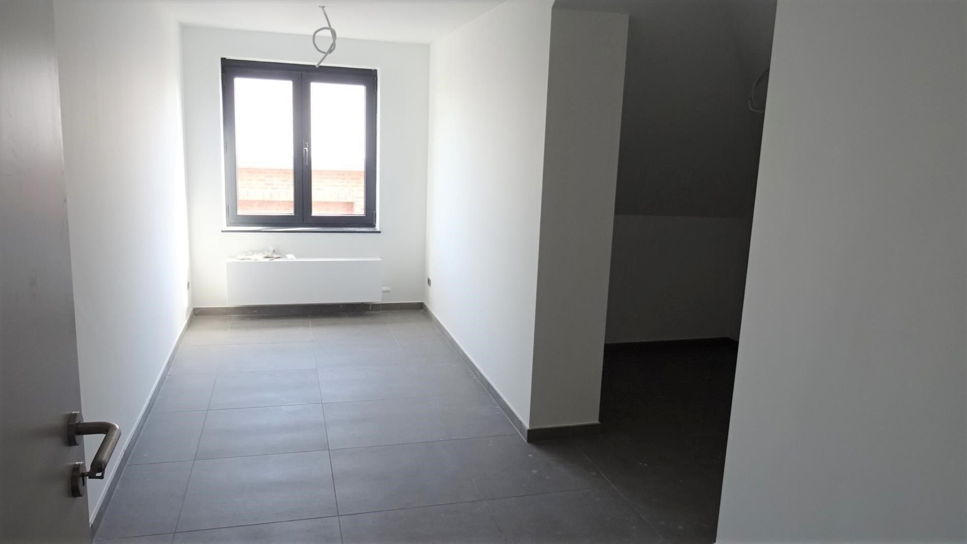 Goed gelegen duplex met 2 slpks, terras en autostaanplaats foto 8
