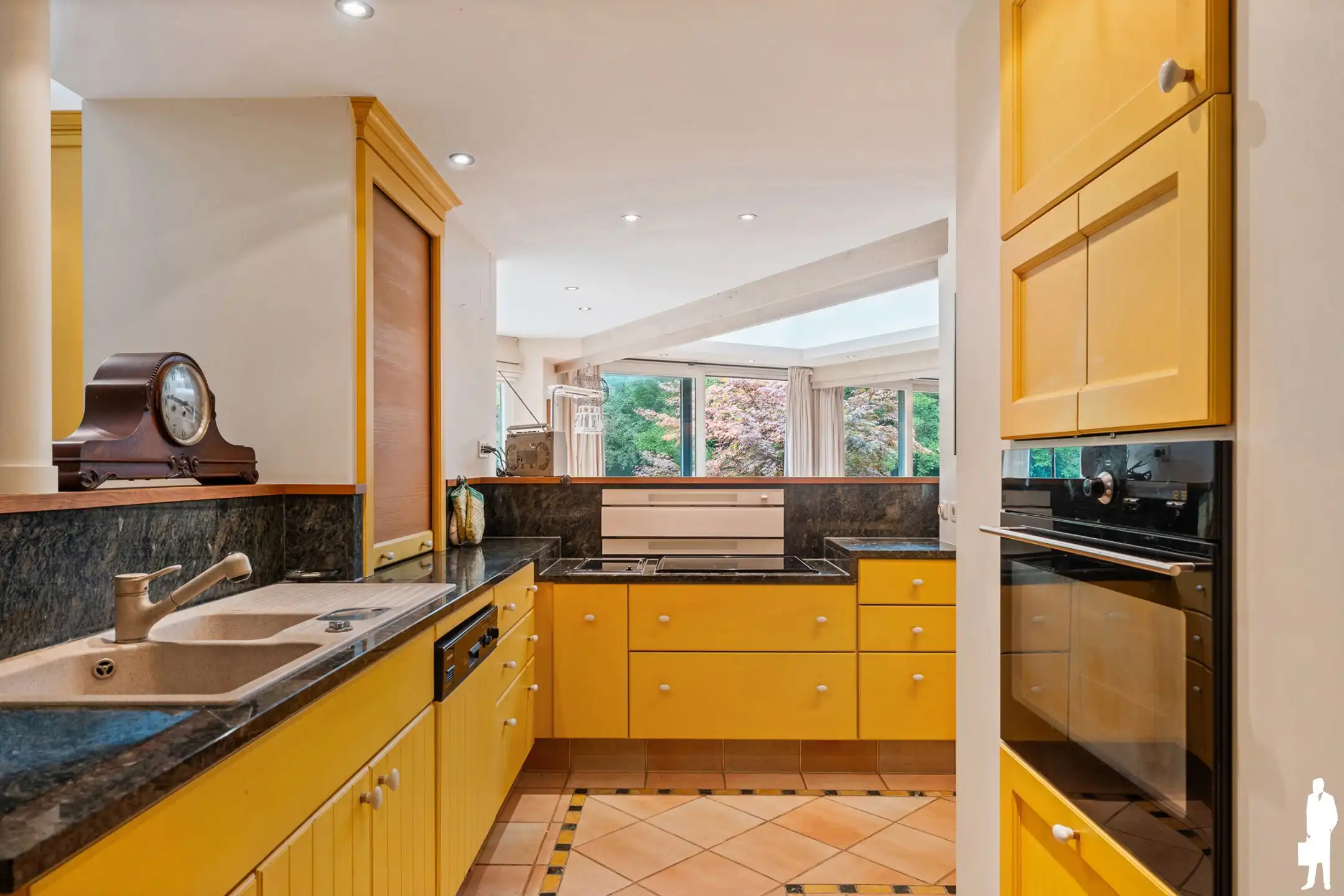 Verrassend ruime villa op prachtig perceel van ca. 4.175 m² foto 14