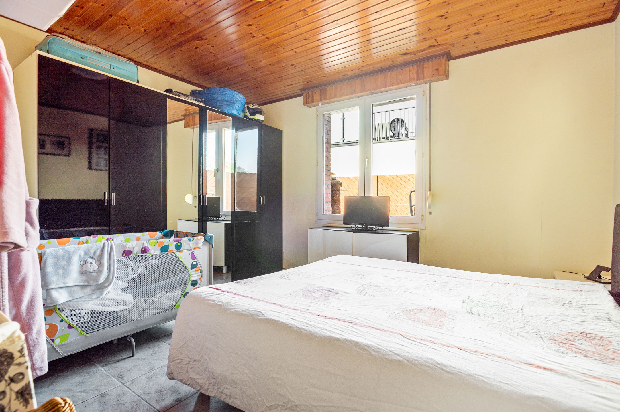 IN OPTIE!!! Instapklare woning met 4 slaapkamers, koer, tuin en garage op 01 are 93 ca foto 8