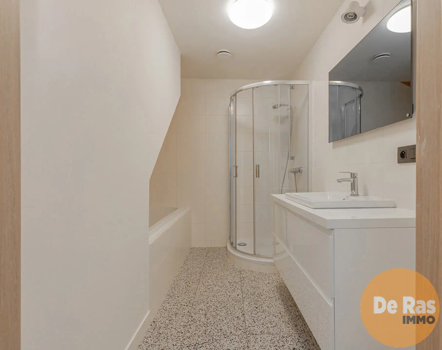 AALST - Kantoorruimte met vernieuwd appartement in centrum foto 20