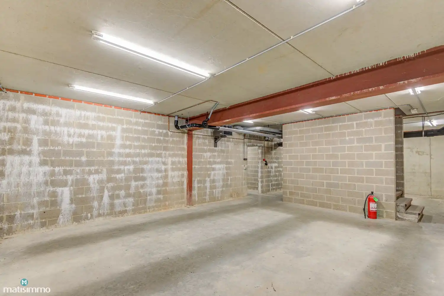 RUIM HANDELSPAND (SHOWROOM/BUREAU EN ZEER GROOT MAGAZIJN) MET VEEL MOGELIJKHEDEN TE BILZEN foto 23