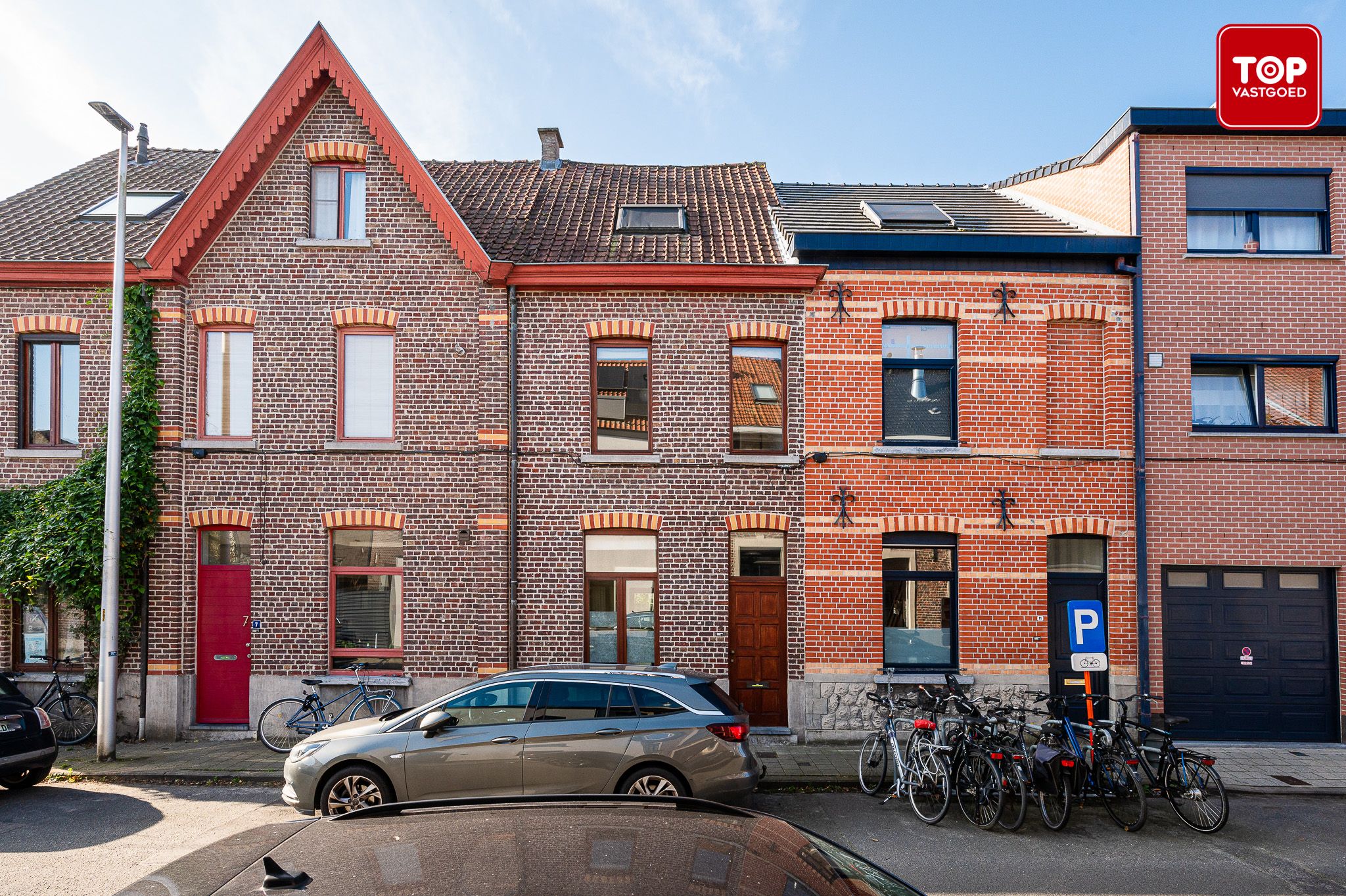 Instapklare woning met 2 slaapkamers nabij het Claeys-Bouüaert park. foto {{pictureIndex}}