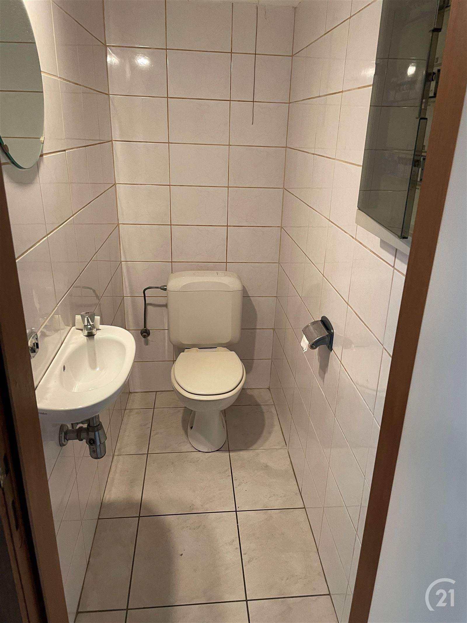 gelijkvloers flat met klein terras aan voorkant.  foto 5