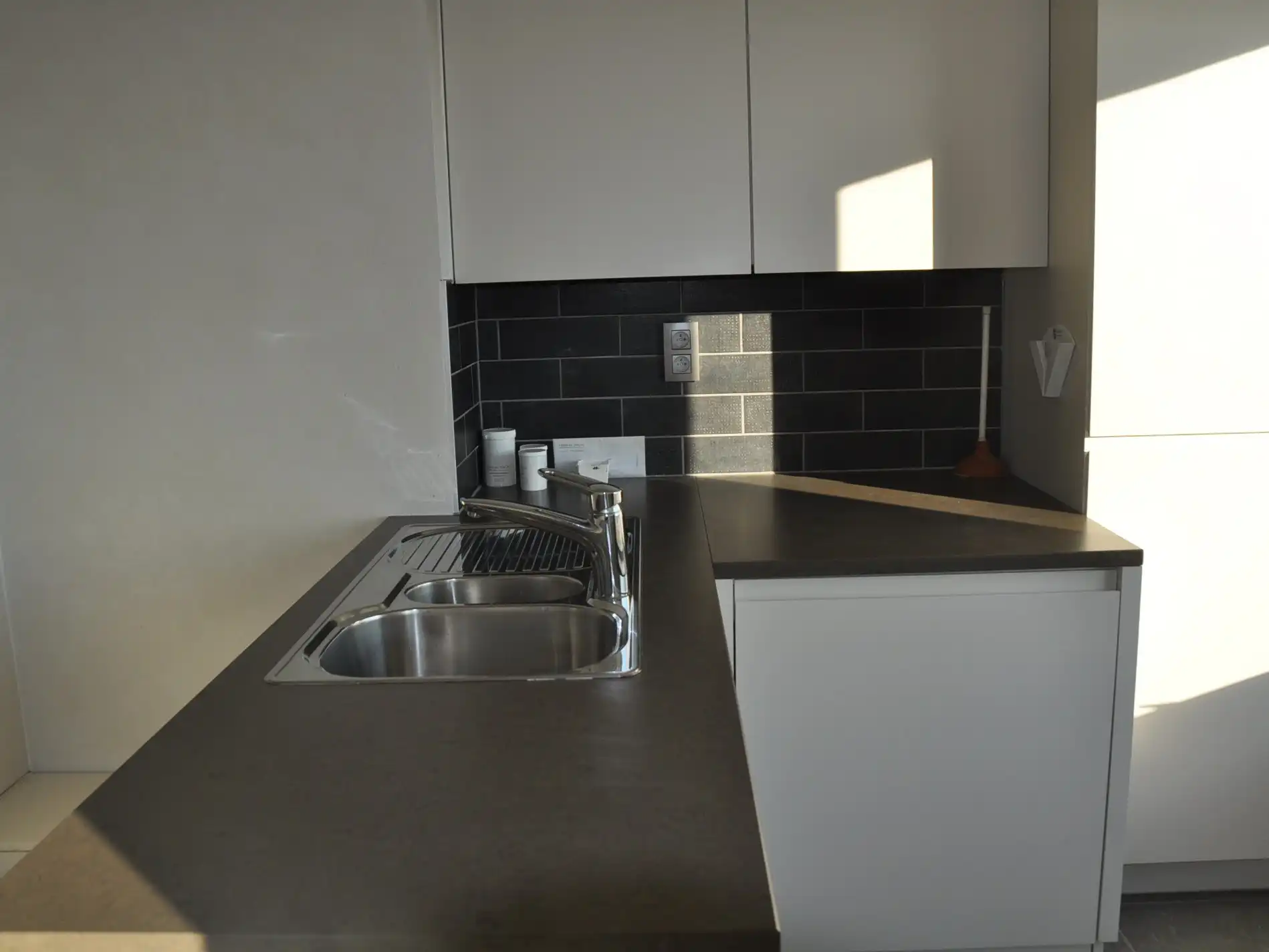 Appartement met 2 slaapkamers, terras en staanplaats foto 3