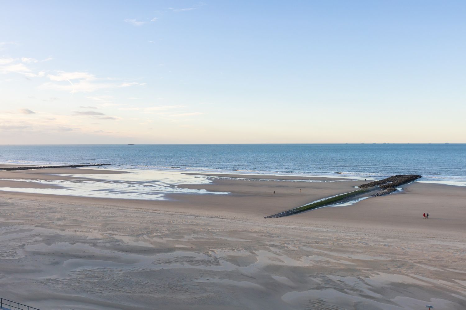 Instapklare studio met frontaal zeezicht te Middelkerke foto {{pictureIndex}}