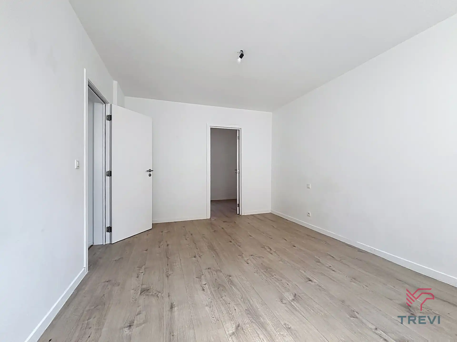 Mooie woning met 4 slaapkamers !  foto 9