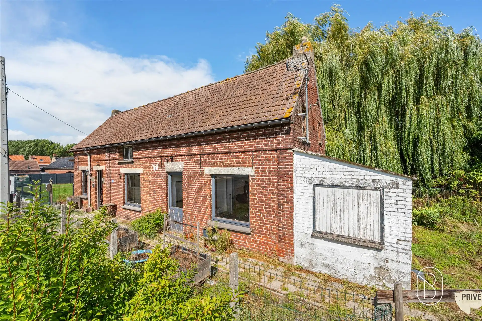 Volledig te renoveren woning, veel potentieel! foto 25