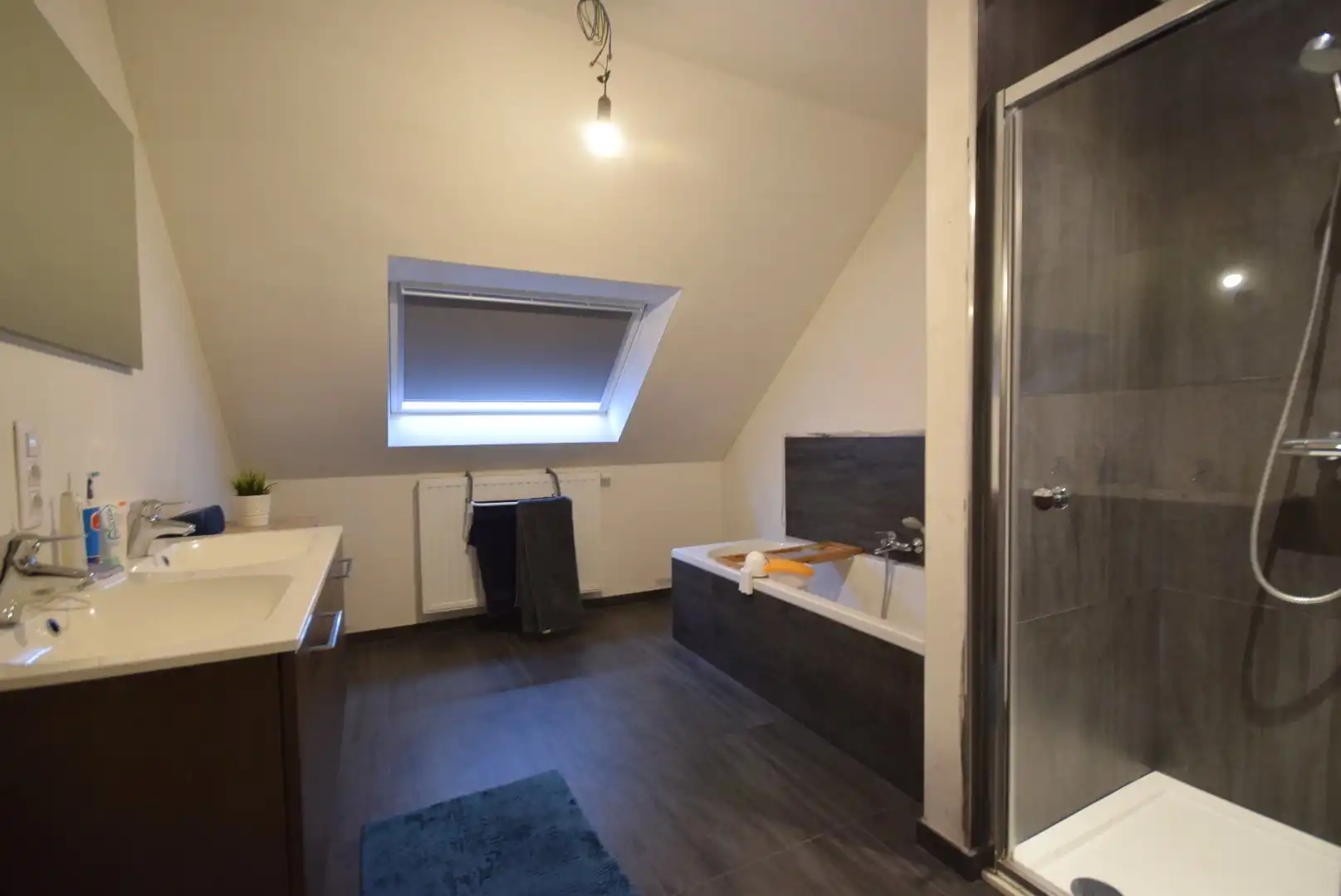 Ruime gezinswoning met drie slaapkamers en tuin  foto 7