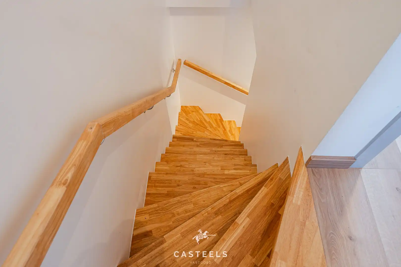 Recent gerenoveerde woning met 5 slpk, koer en terras te Gent foto 10