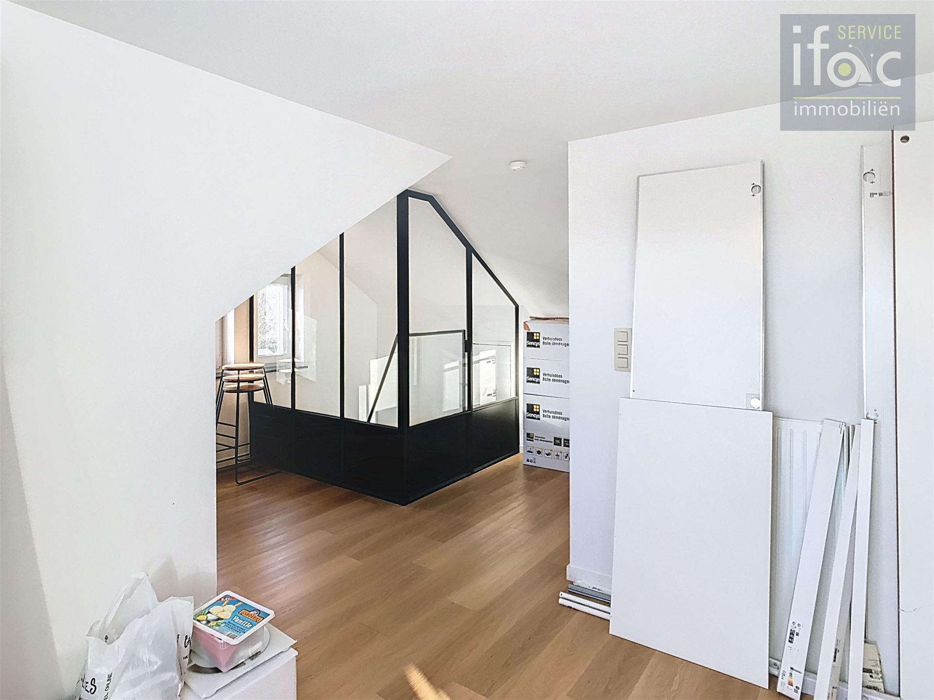 Mooi gerenoveerde woning met 4 slaapkamers en 2 badkamers. foto 16