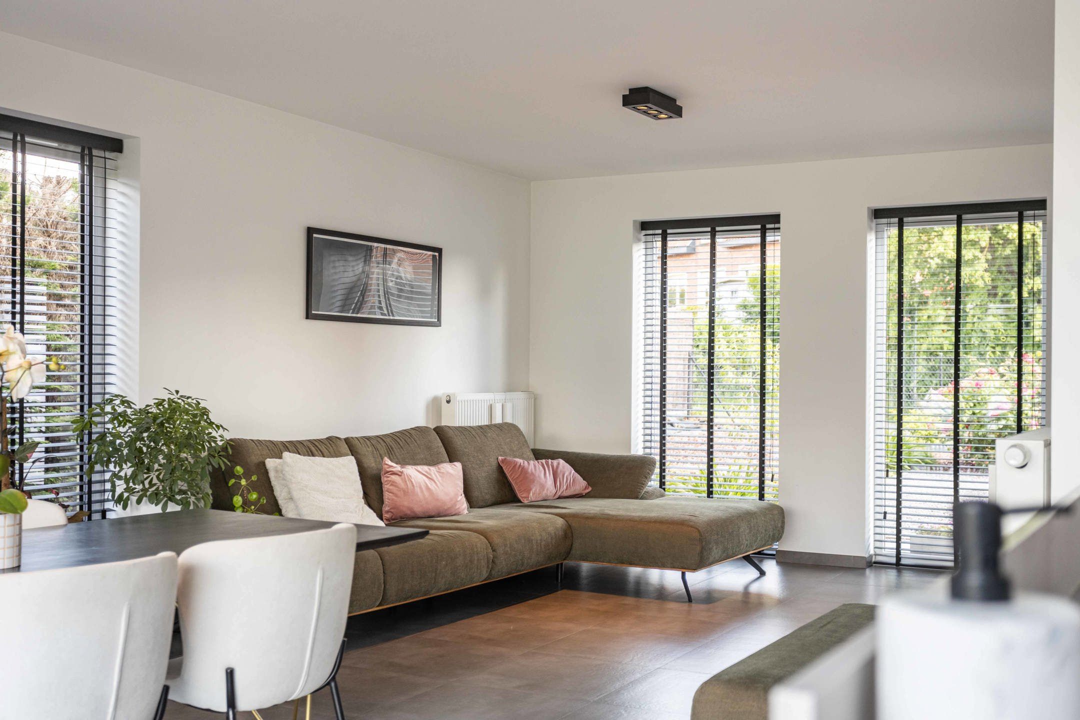 Recente (nieuw)bouwwoning  op een gunstige locatie foto 7