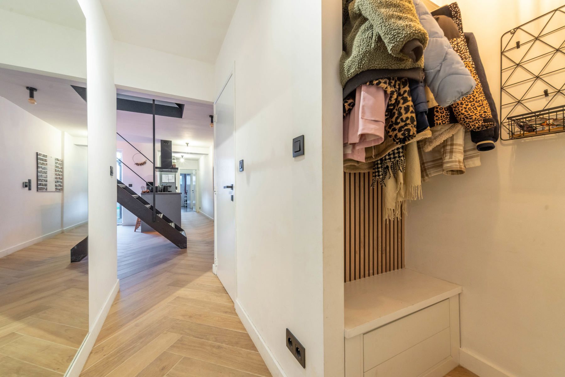 Instapklare, modern afgewerkte woning met B-label te Niel. foto 2