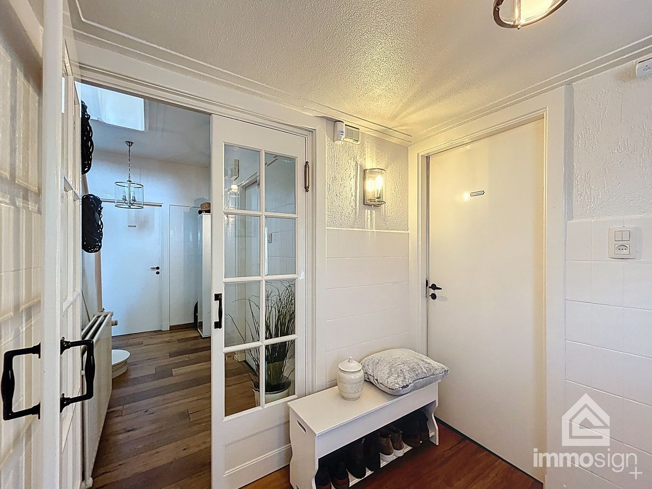 Exclusieve woning voorzien van dubbele garage en bedrijfshal op de Nederlandse grens foto 17