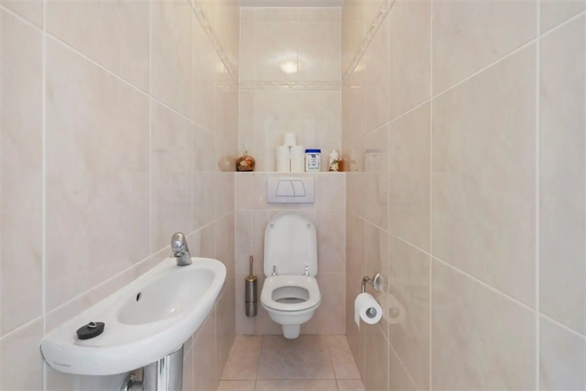 VERZORGD GEMEUBELD APPARTEMENT foto 9