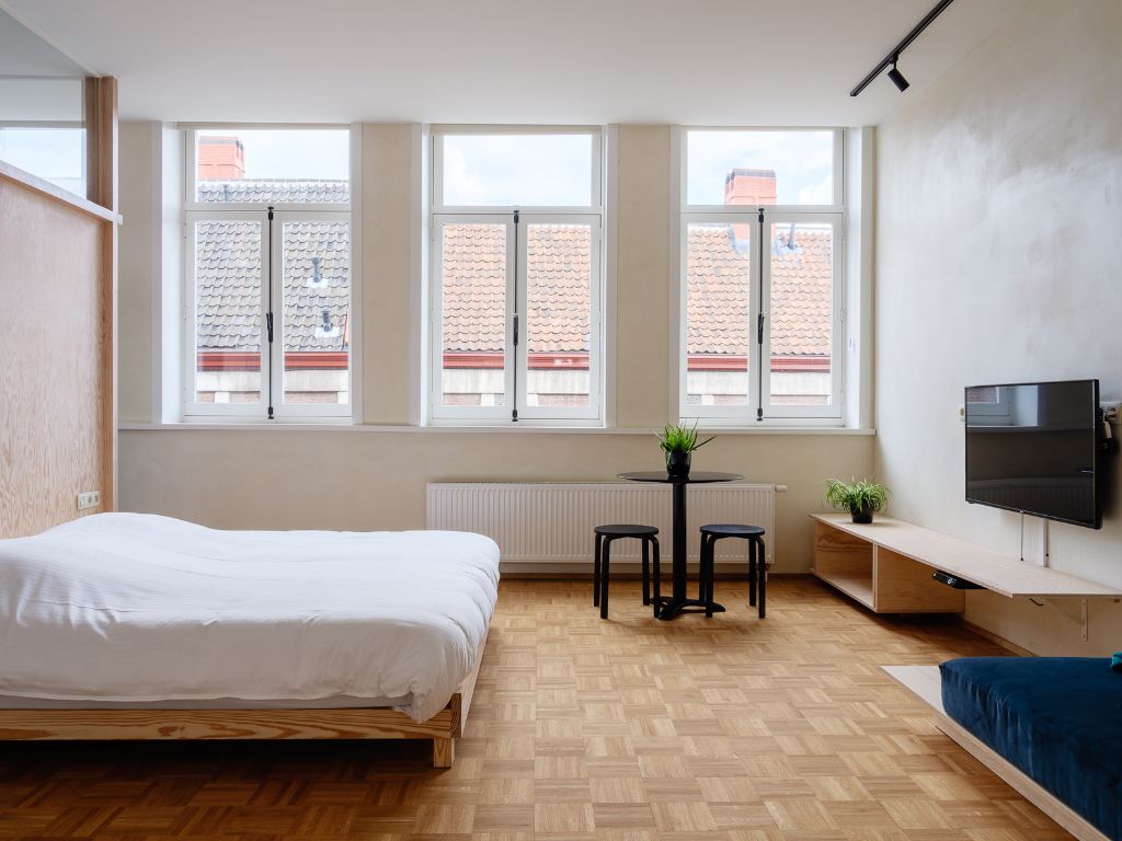 Bijzonder duplexappartement (240 m²) met vier slaapkamers, telkens met eigen sanitair en buitenruimte, gelegen in een kleinschalige residentie nabij het Zuid. foto 2