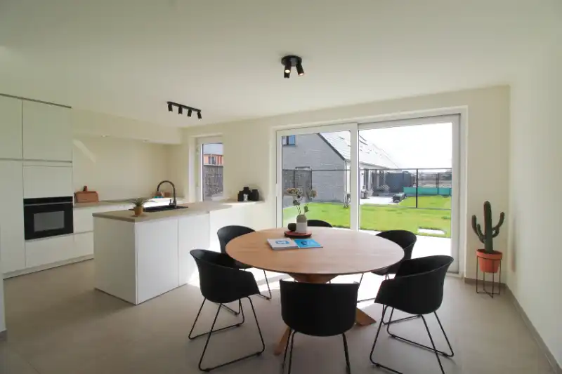 Ruime nieuwbouwwoning te Roeselare foto 4