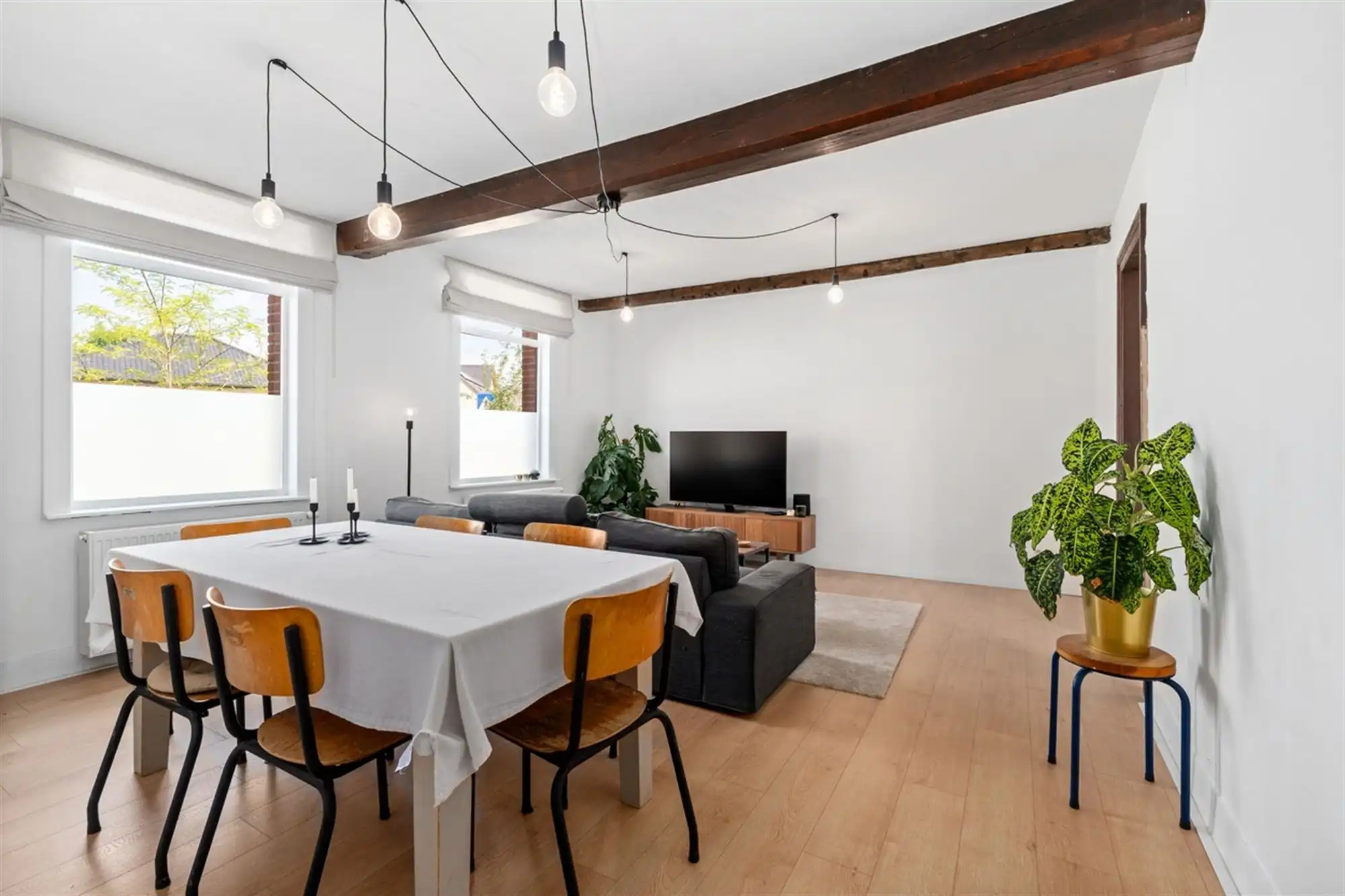 KARAKTERVOLLE WONING met 4 slaapkamers, garage & tuin op een perceel van ca. 811m² foto 5