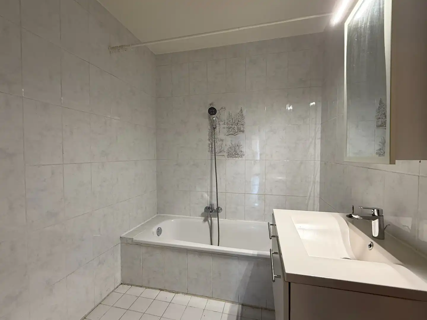 Hedendaags 2 slpk appartement met balkon foto 8