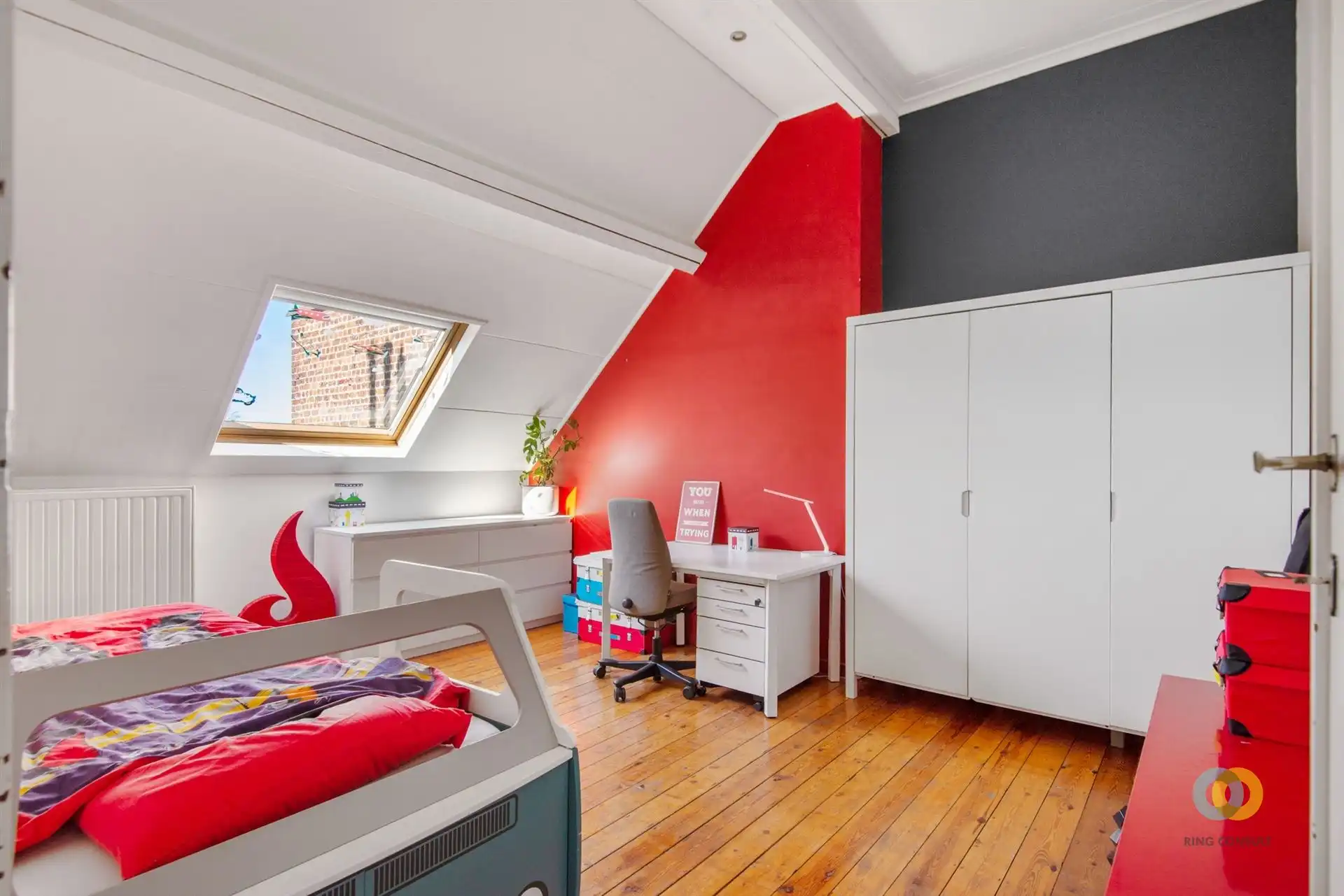 Charmante eengezinswoning met tuin foto 13