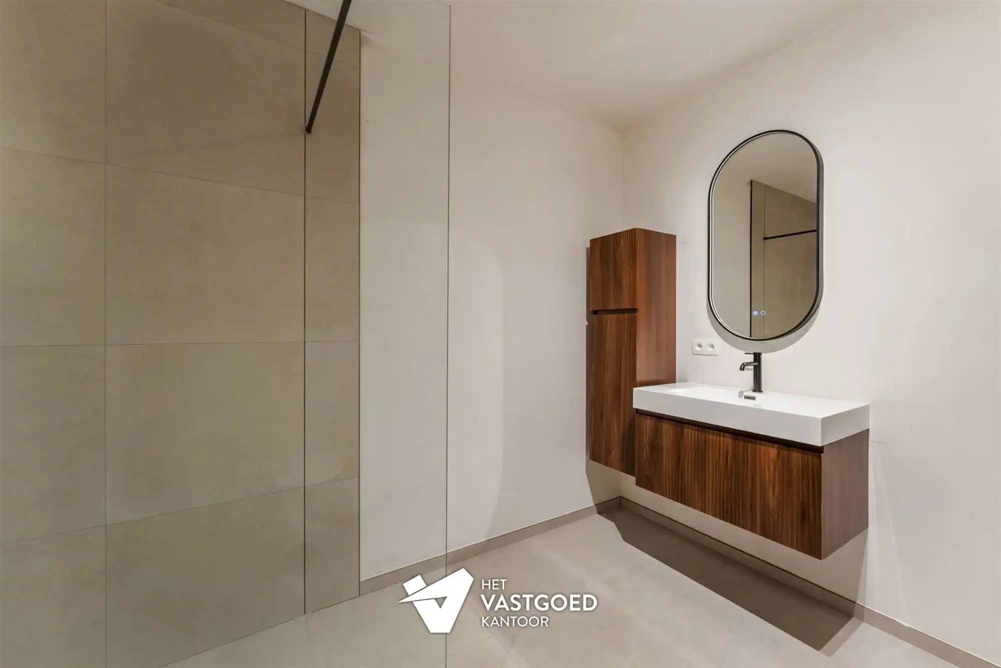 VOLLEDIG AFGEWERKTE NIEUWBOUWWONING OP CENTRALE LIGGING TE BERINGEN foto 7