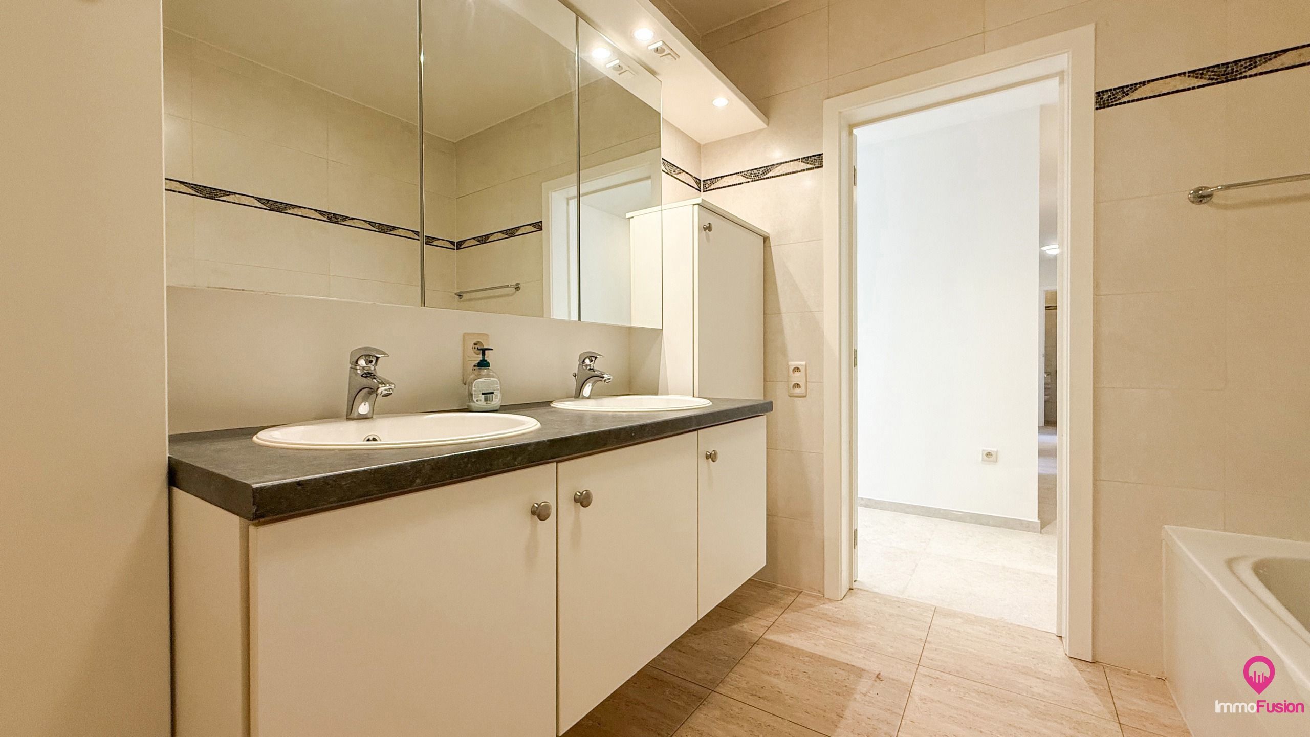 Ruim gelijkvloers appartement met tuin & garage in Beringen! foto 23