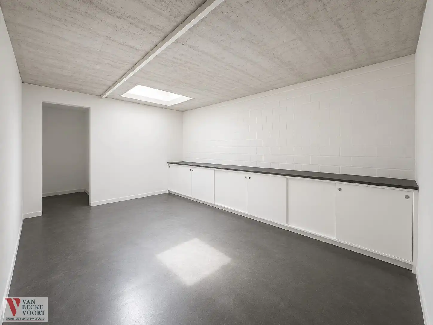 Handelsgelijkvloers 207 m² foto 6