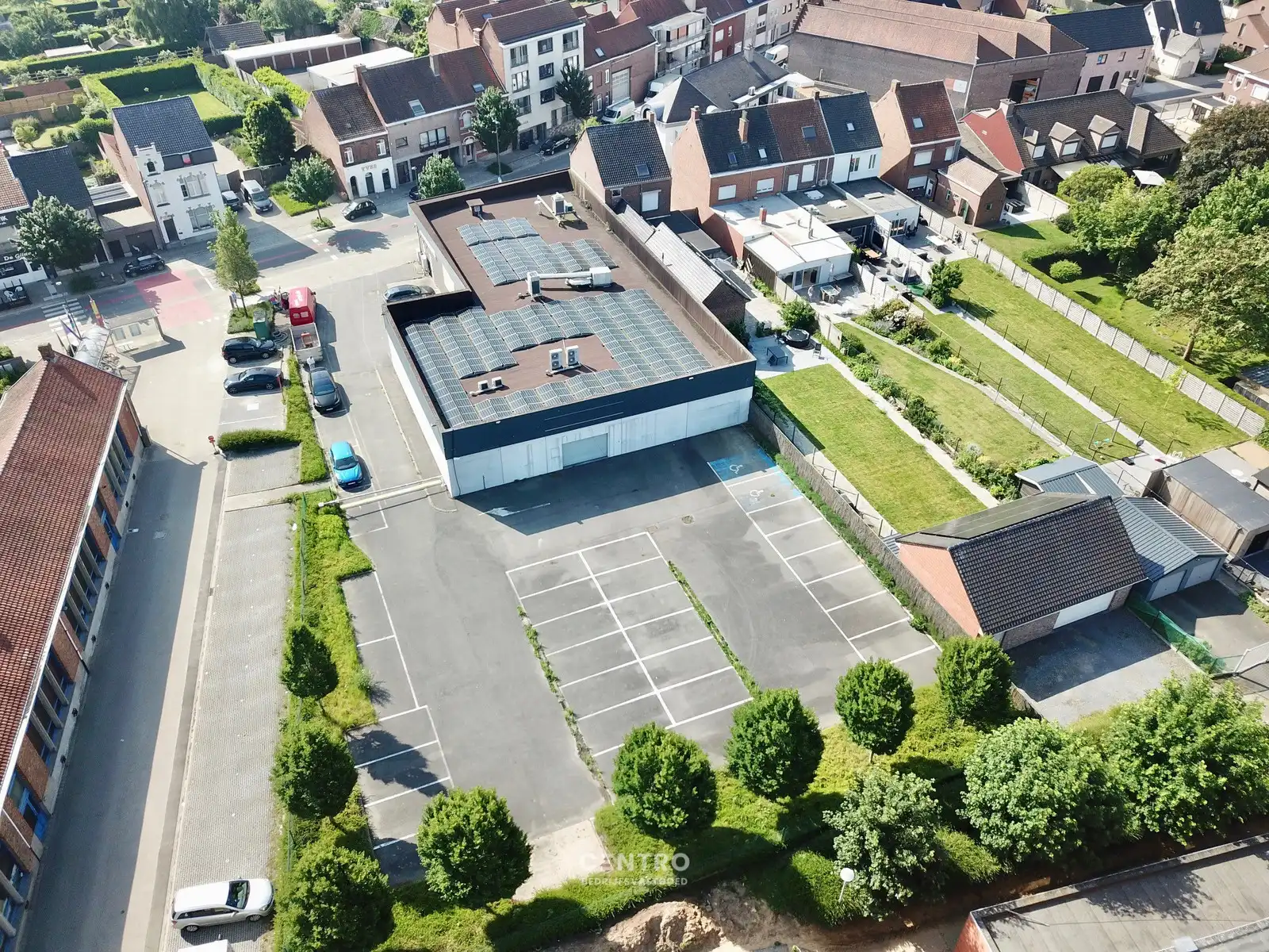 Multifunctioneel bedrijfspand (binnenrecreatie, toonzaal, winkel, opslag,...) van 782m² met 40 parkeerplaatsen op eigen terrein te Bavikhove (Harelbeke). foto 32