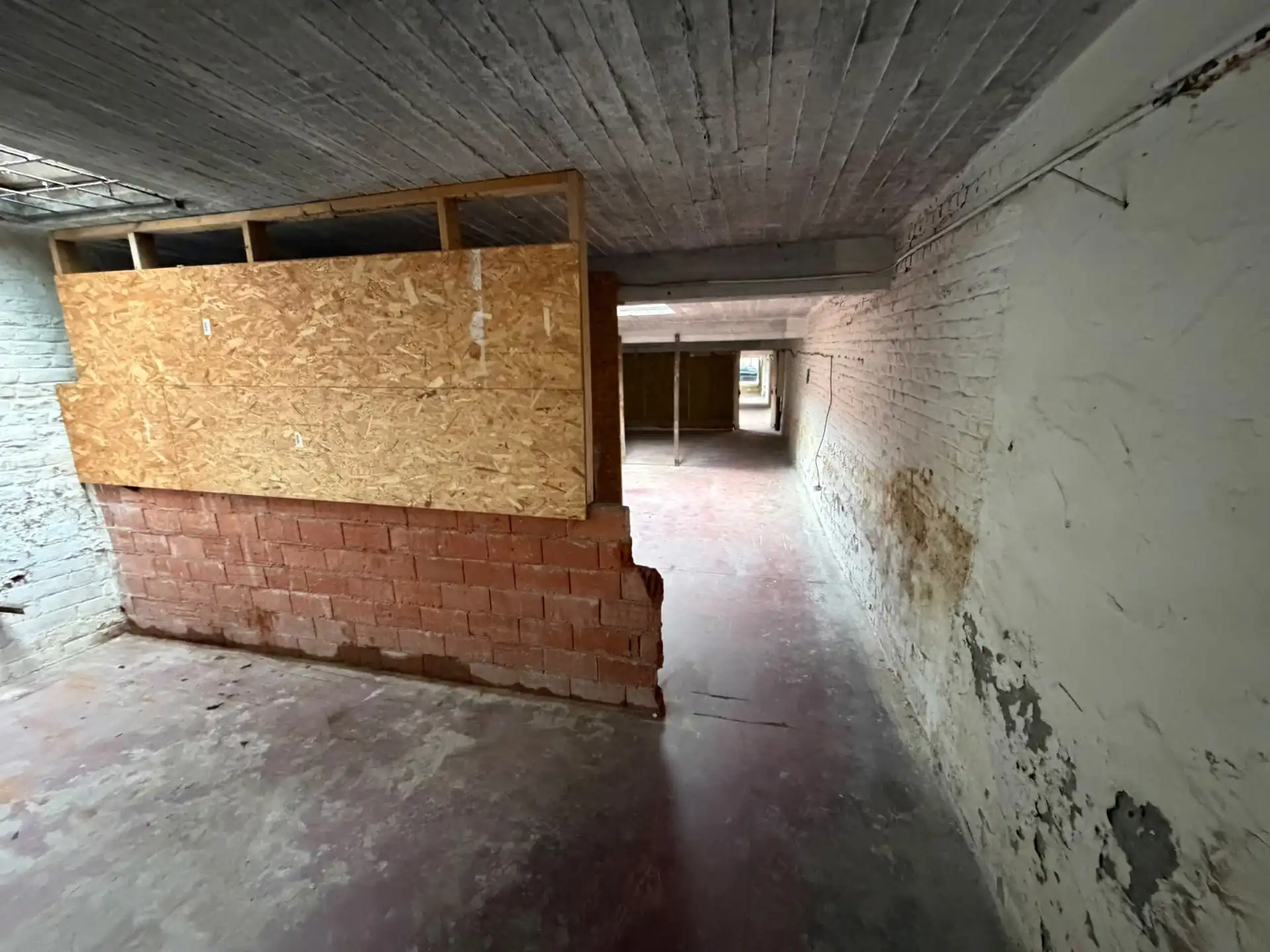 Dubbele bestemming: Parking / Opslagruimte van ±185m² foto 20