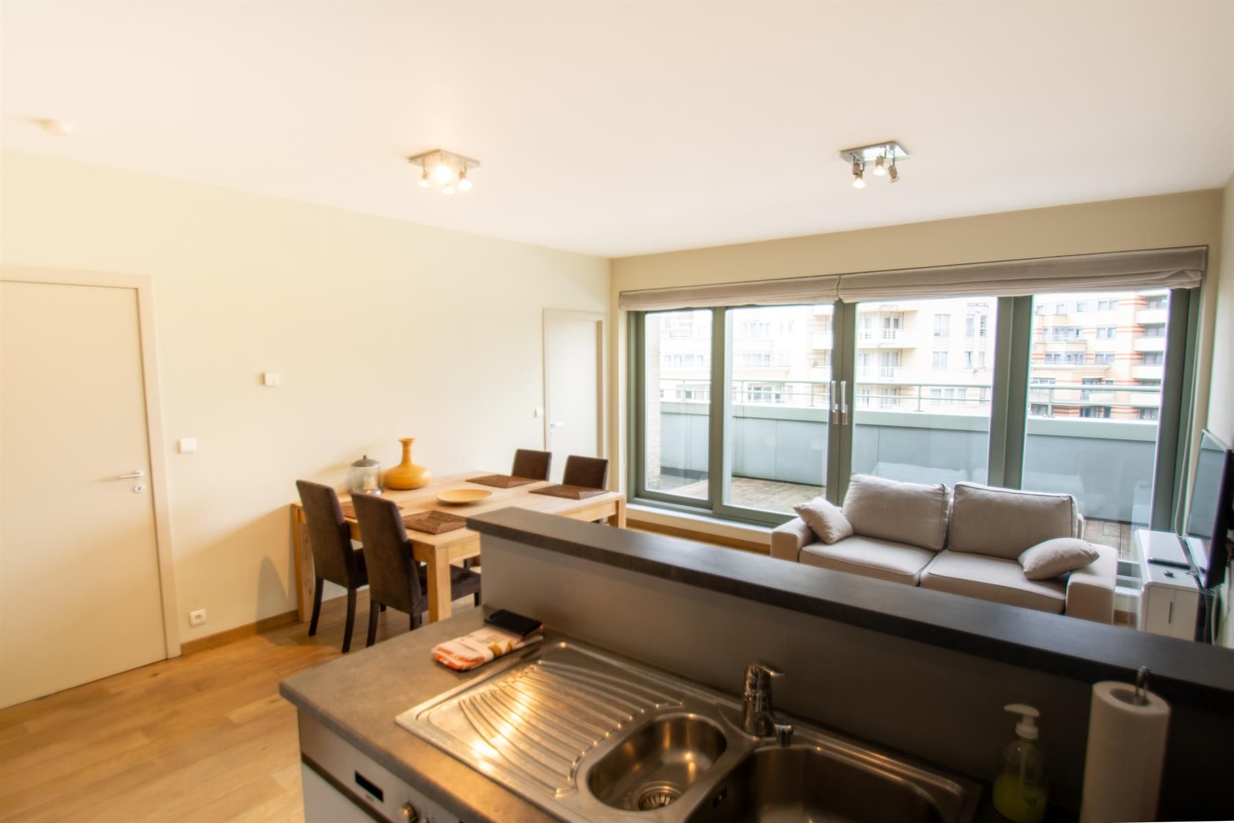 Twee slaapkamer appartement (Europese wijk) foto 2