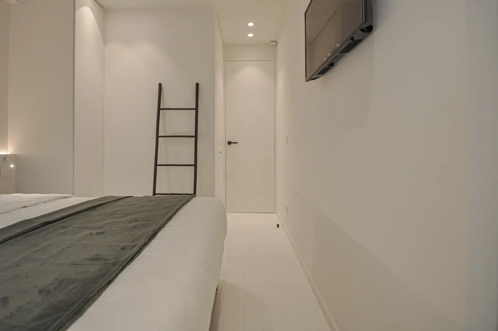 Volledig gerenoveerd appartement met een mooi zijdelings zeezicht gelegen in het Zoute. foto 18