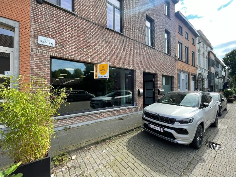 Modern gerenoveerd kantoor te huur nabij centrum Gent en Dampoort. foto 3