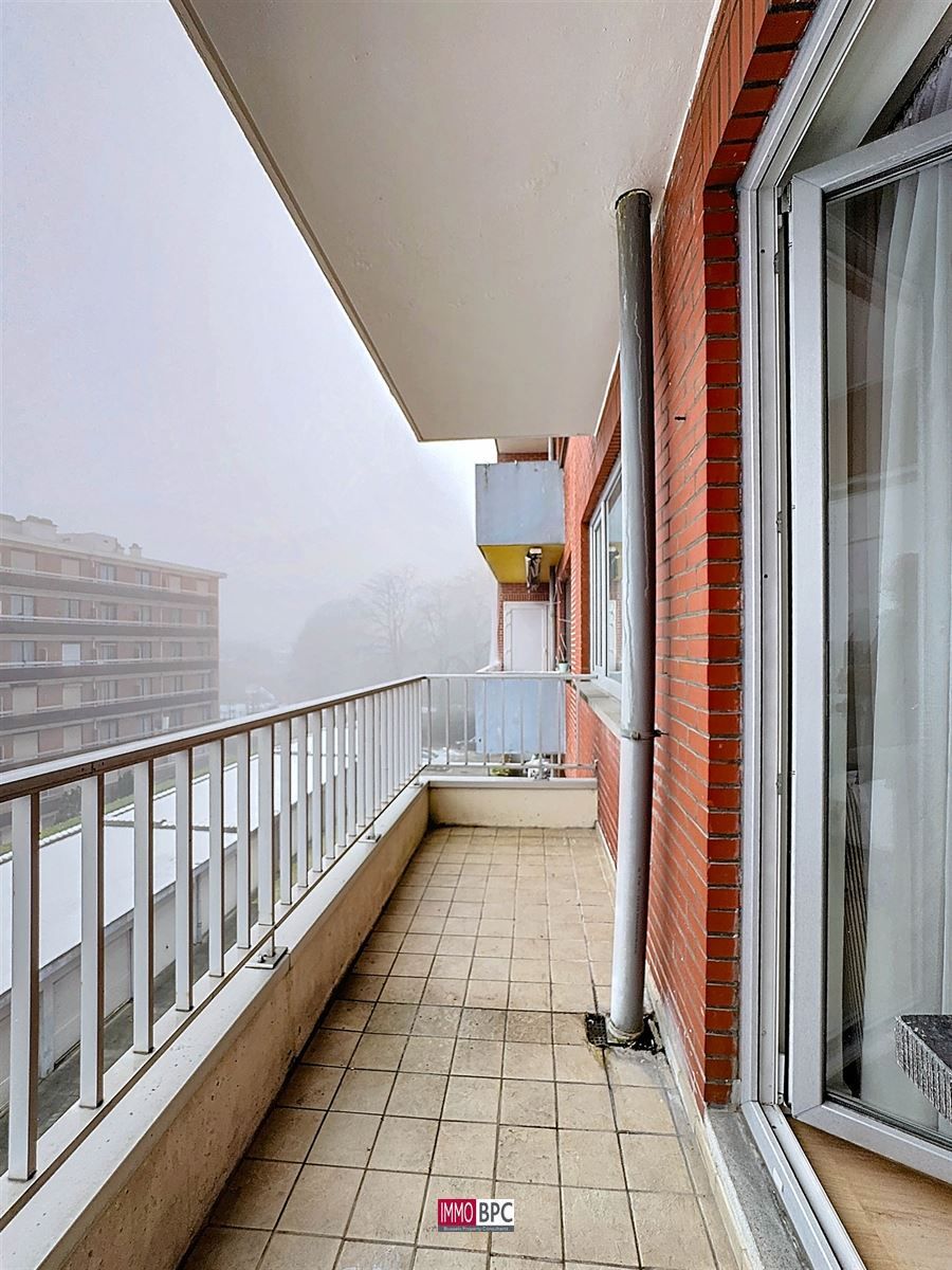 Volledig gereonveerd Appartement met 2 slk. foto 31