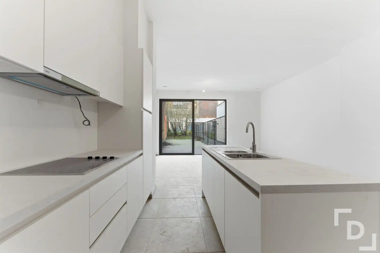Nieuwbouwappartement met terras en tuin te koop in centrum Ieper. foto 6