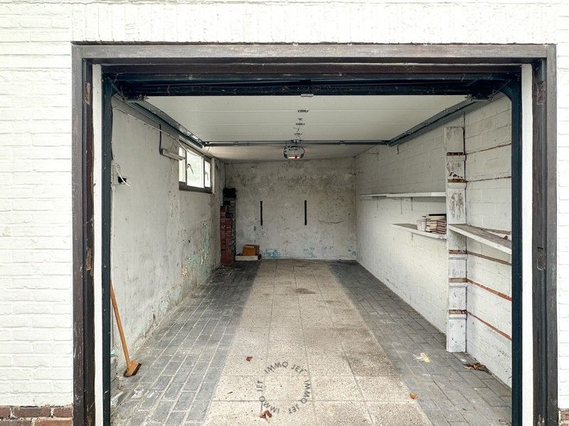 Halfopen bebouwing met oprit, garage en koer foto 16