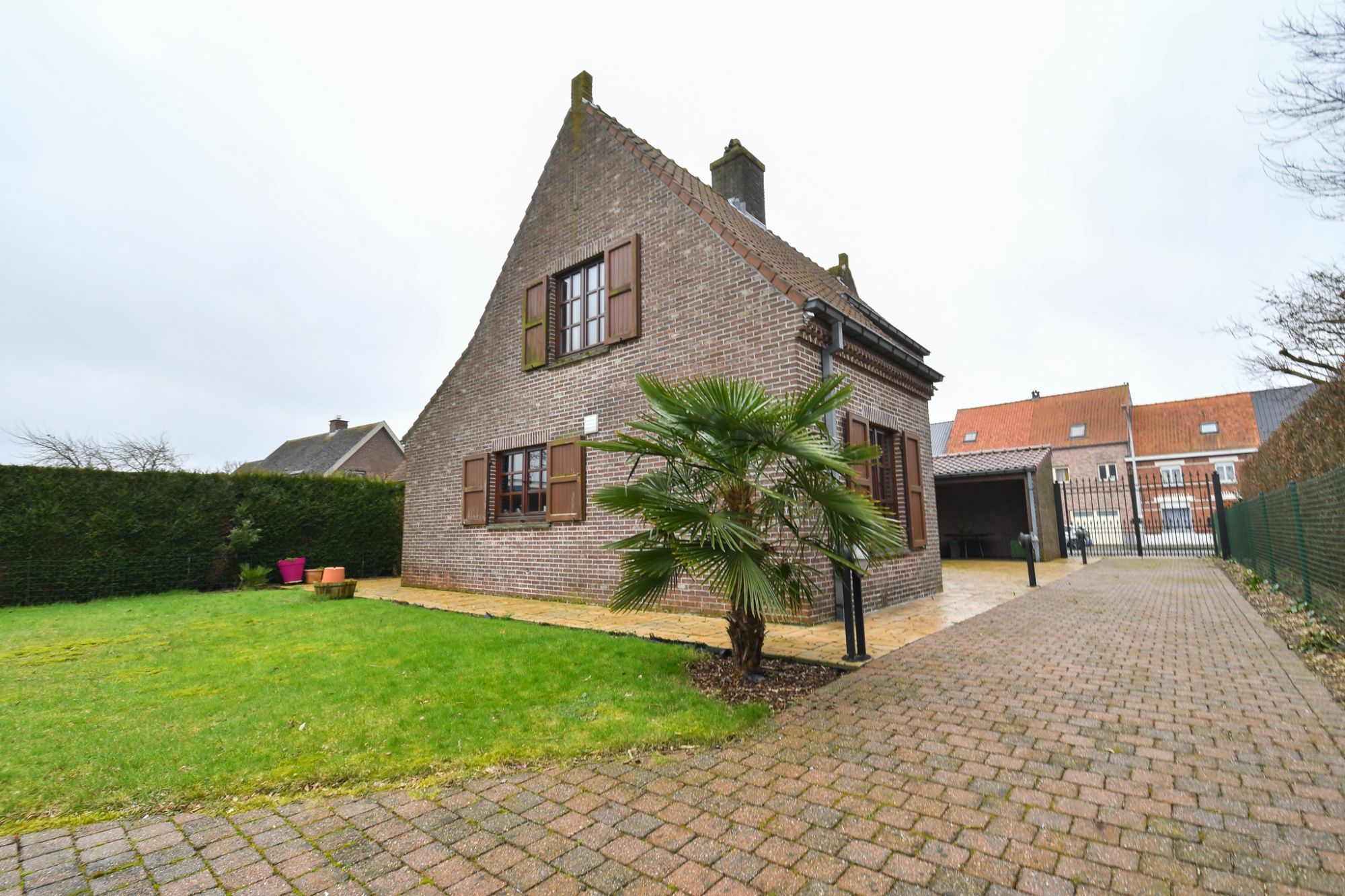 RUIME woning met grote tuin & tal van mogelijkheden op gunstige ligging foto 2