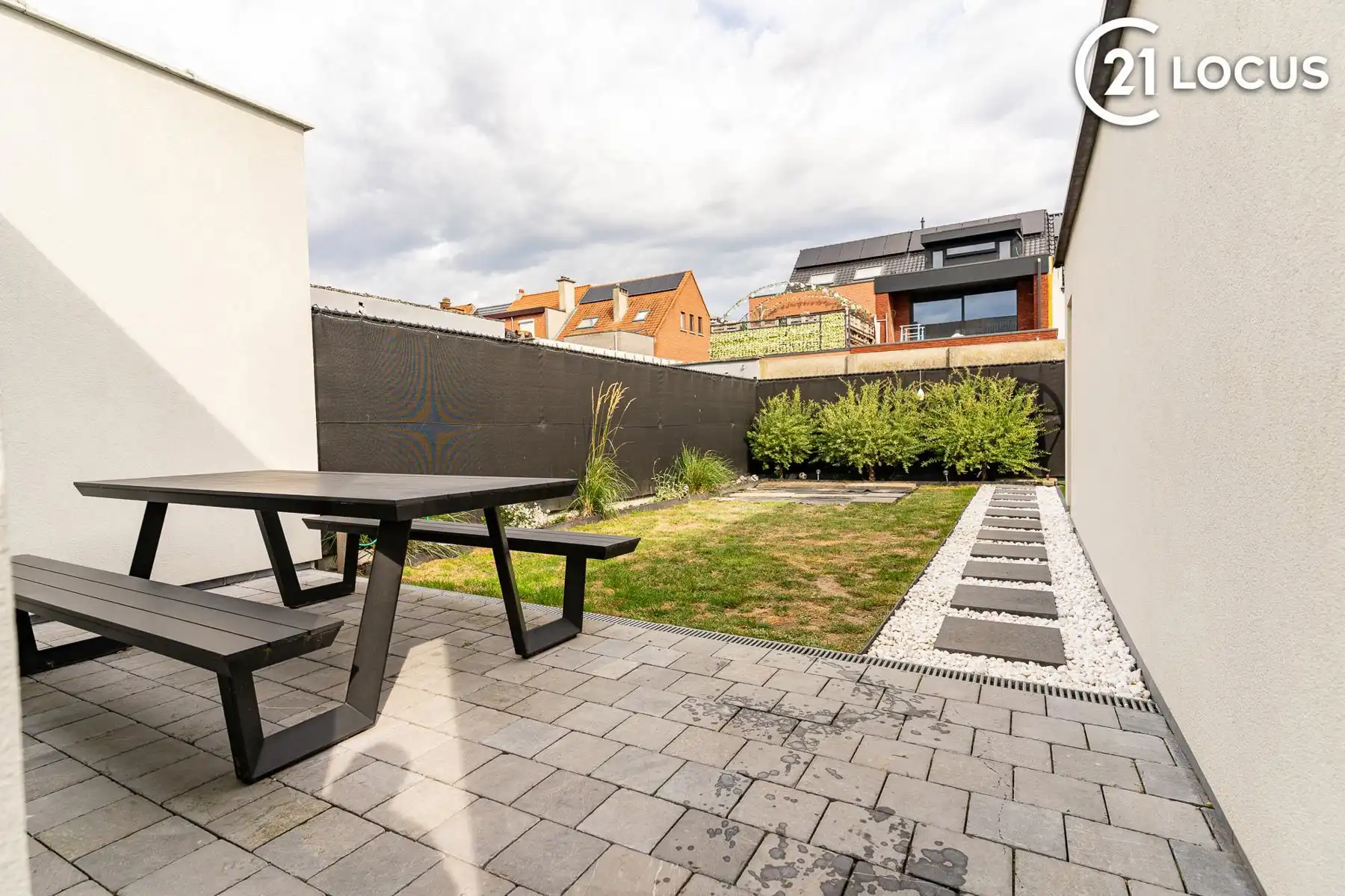 Lichtrijke woning met ruime leefkeuken en garage foto 22