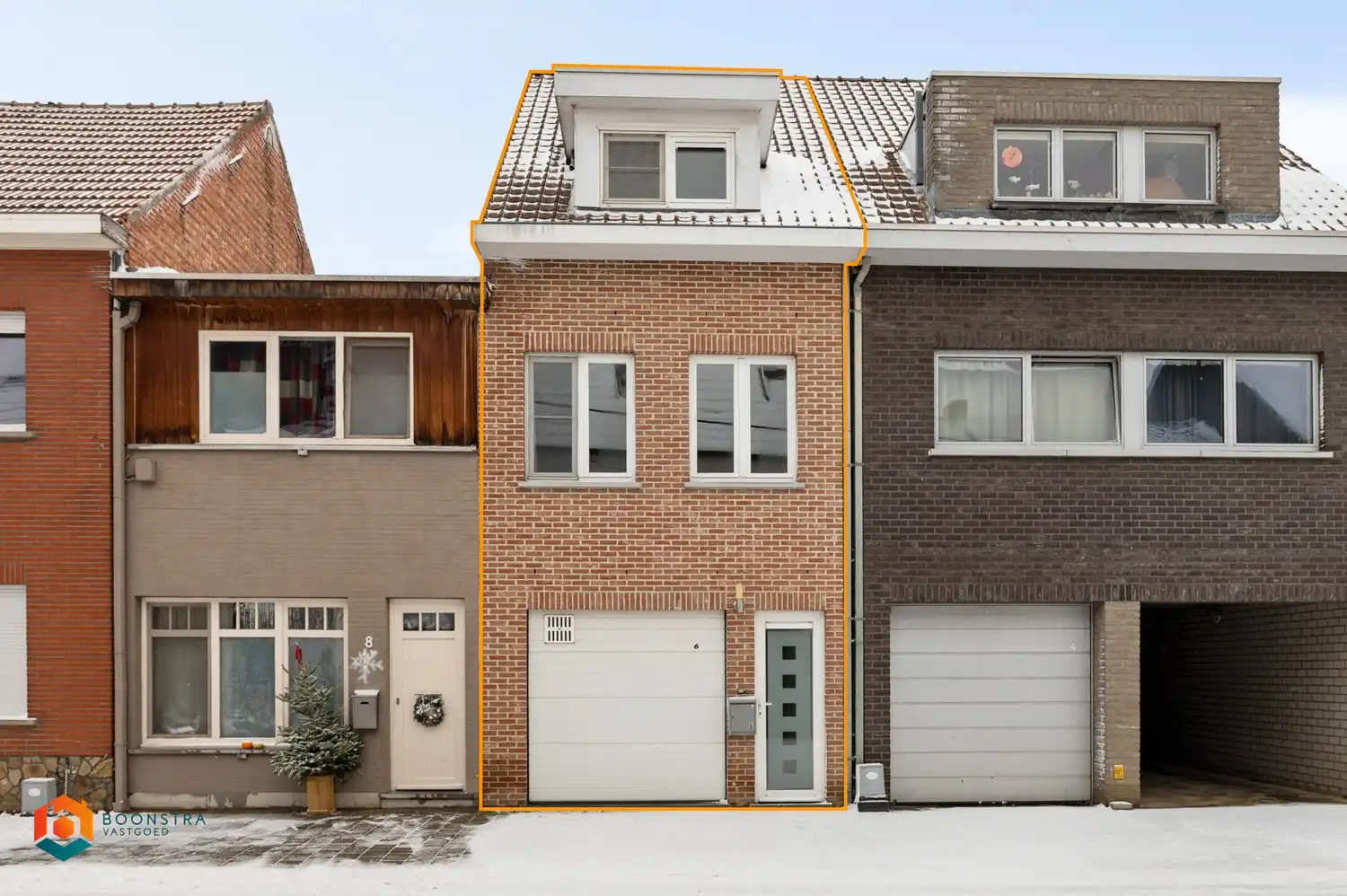 Instapklare rijwoning in centrum Heist foto {{pictureIndex}}