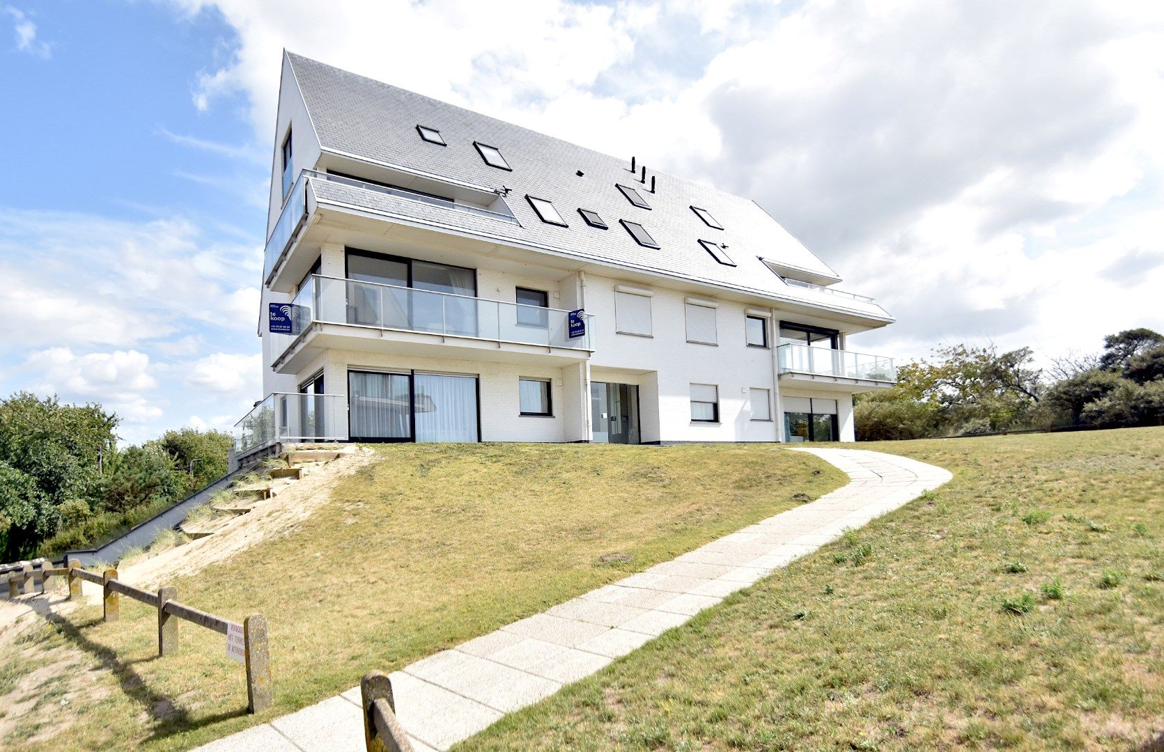 Lichtrijk appartement met adembenemend zicht op de duinen en de zee foto {{pictureIndex}}