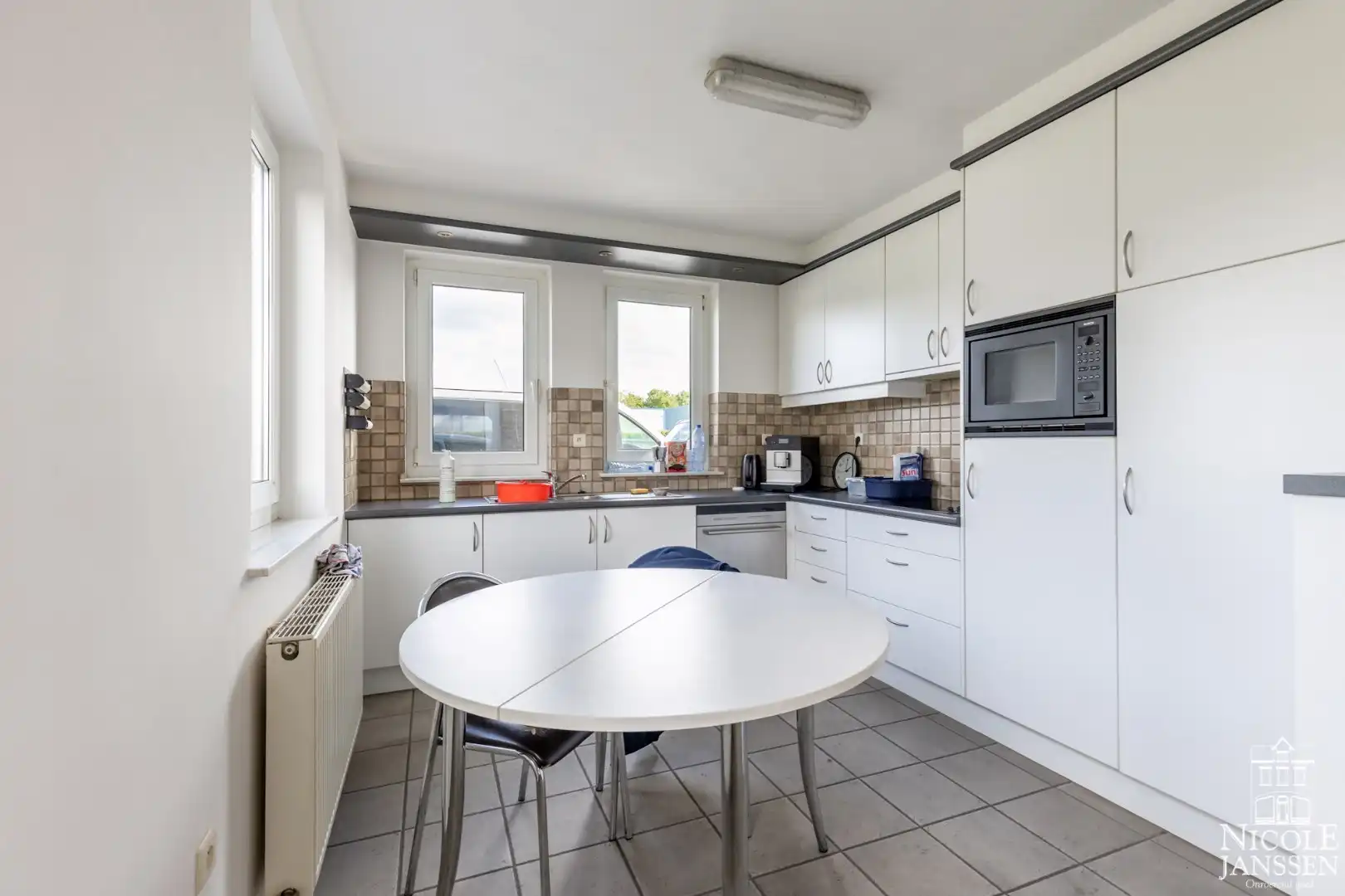 Bedrijfshal met kantoorruimte gelegen op de KMO-zone Kleine Heide. foto 17