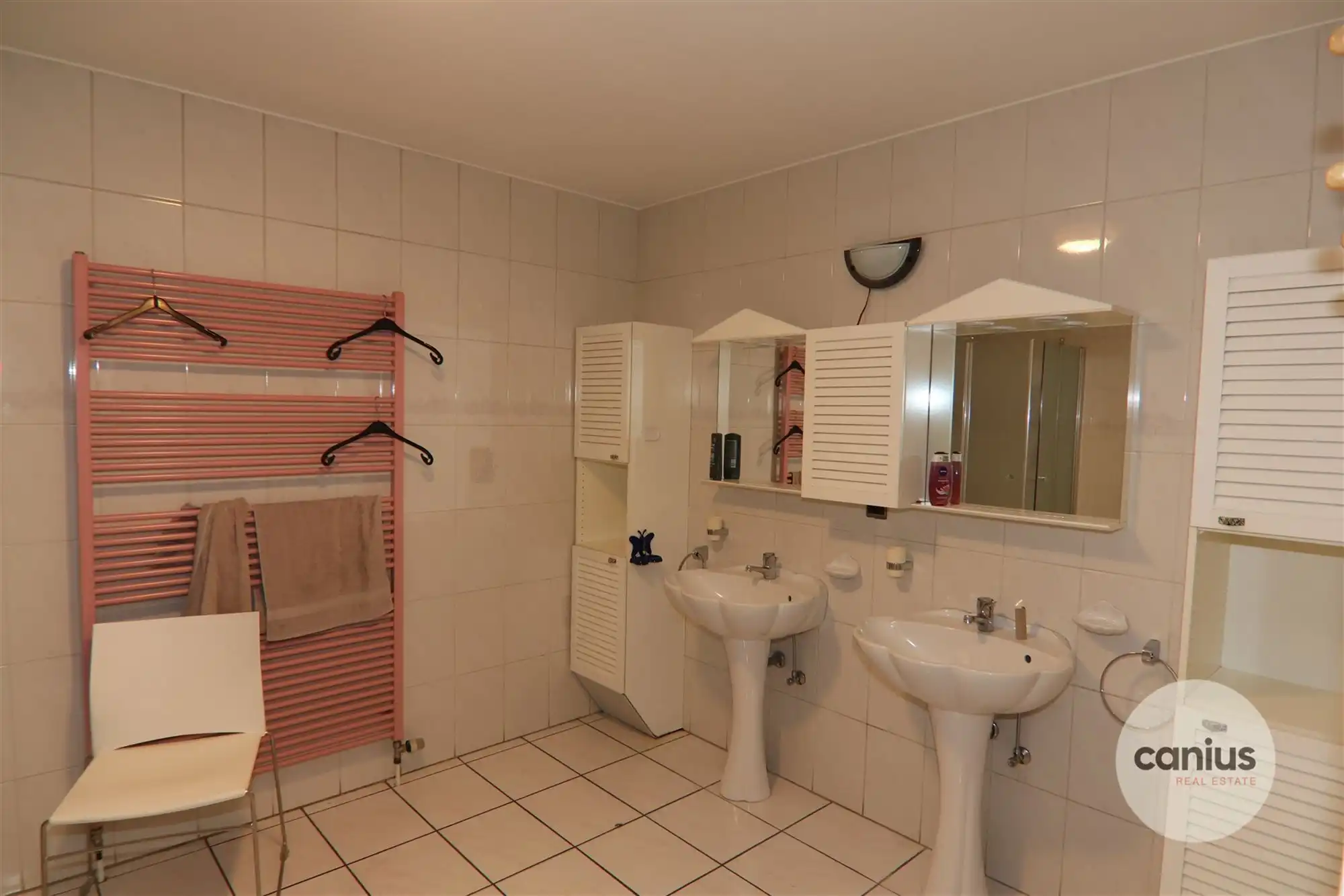COMMERCIEEL GEBOUW MET MAGAZIJN EN WONING OP EEN ZICHTBARE LOCATIE  foto 13