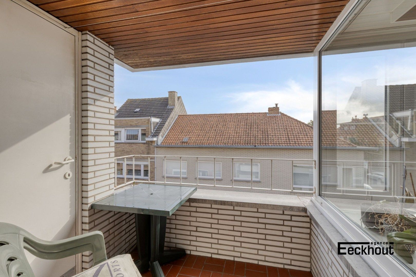 Zeer ruim hoekappartement in een rustige en brede straat op wandelafstand van het strand! foto 7