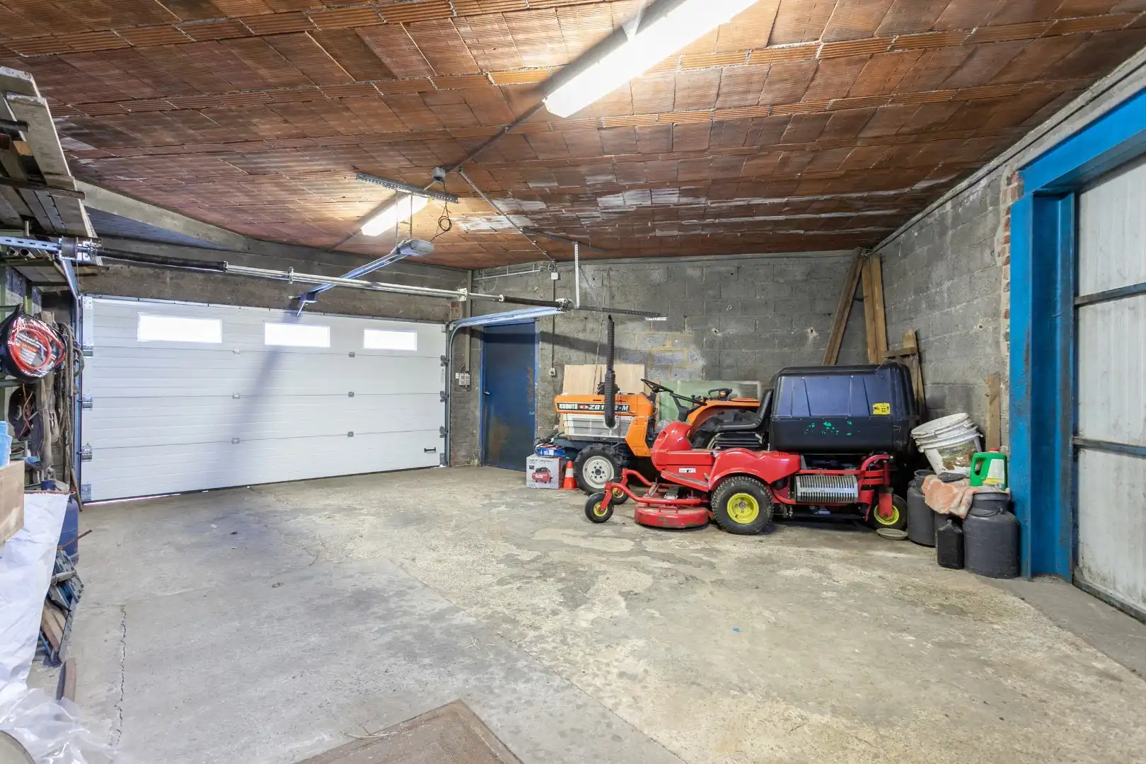 Ruime woning met naastgelegen bouwgrond en loods foto 16