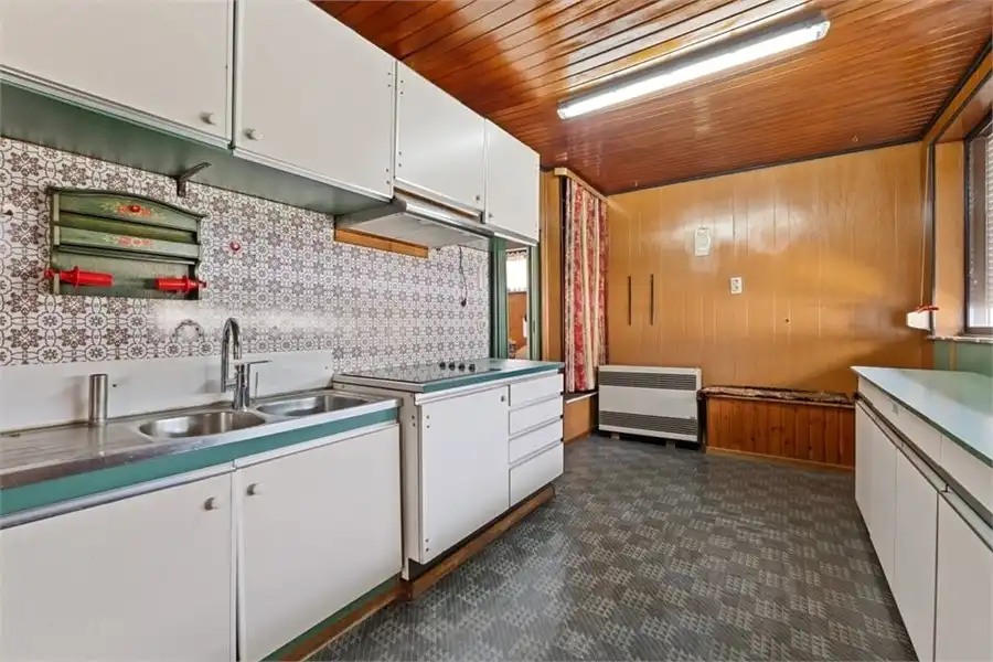 2 TE RENOVEREN WONINGEN+ 16 GARAGES OP EEN PERCEEL VAN 9A87 foto 13