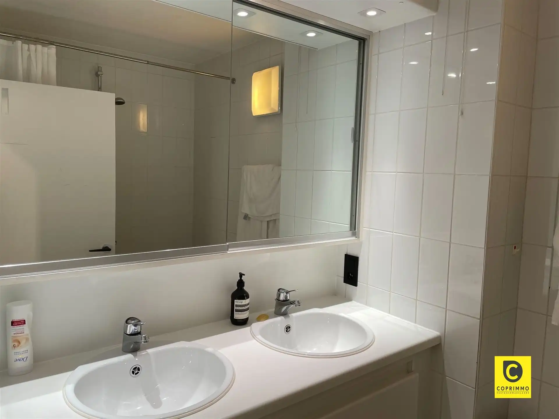 Instapklaar 3 slaapkamer appartement met zonnig terras, kelder en fietsenberging foto 41