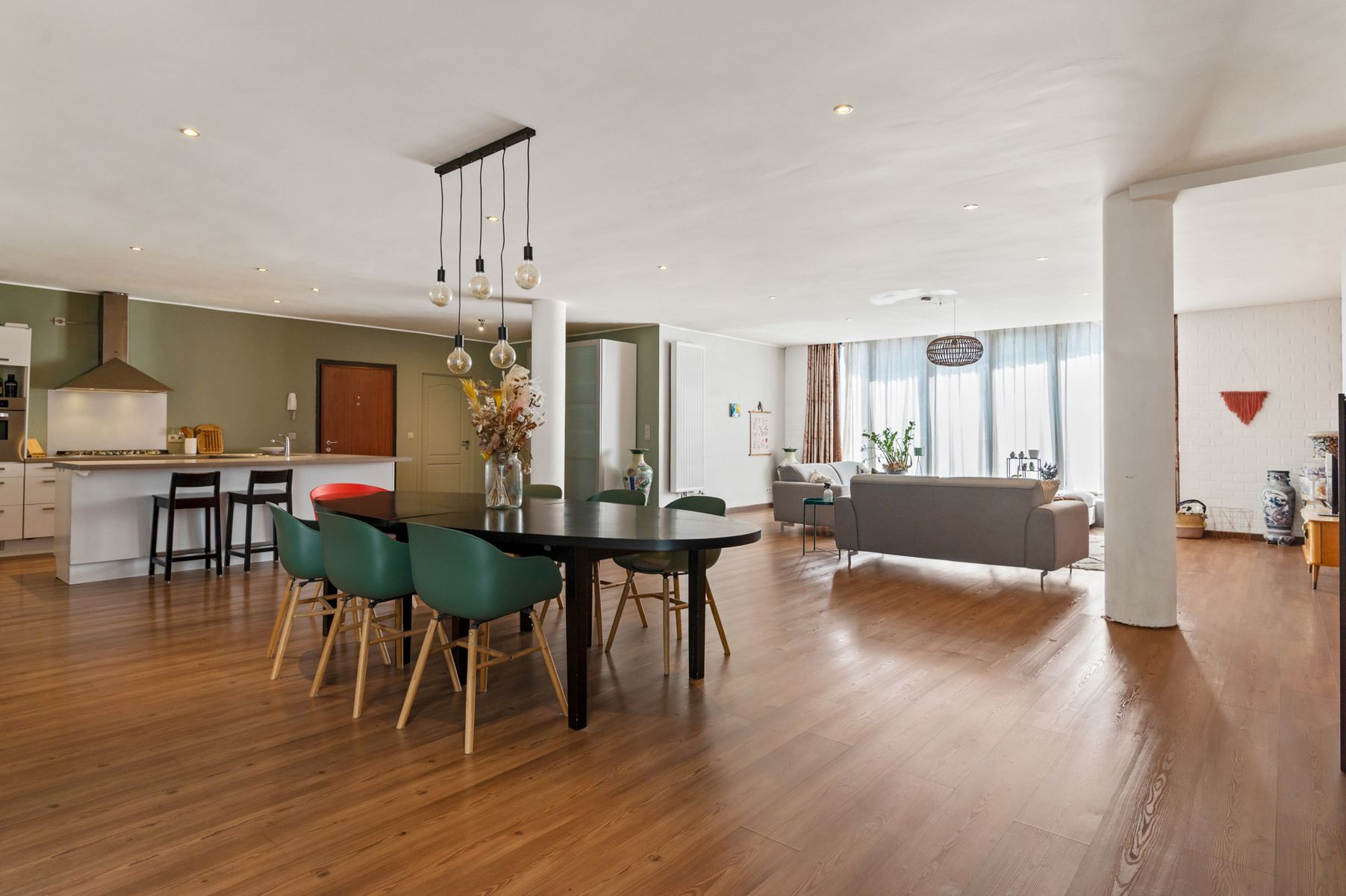 Zeer ruime gerenoveerde loft met staanplaats  foto 3