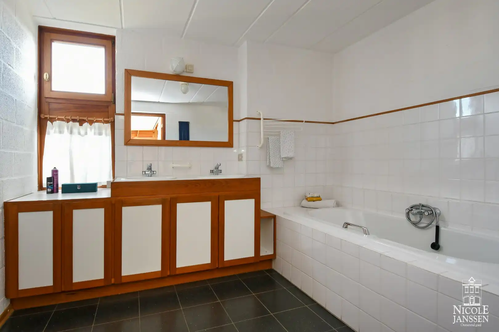 Bijzonder energiezuinige halfvrijstaande woning met diepe tuin foto 24