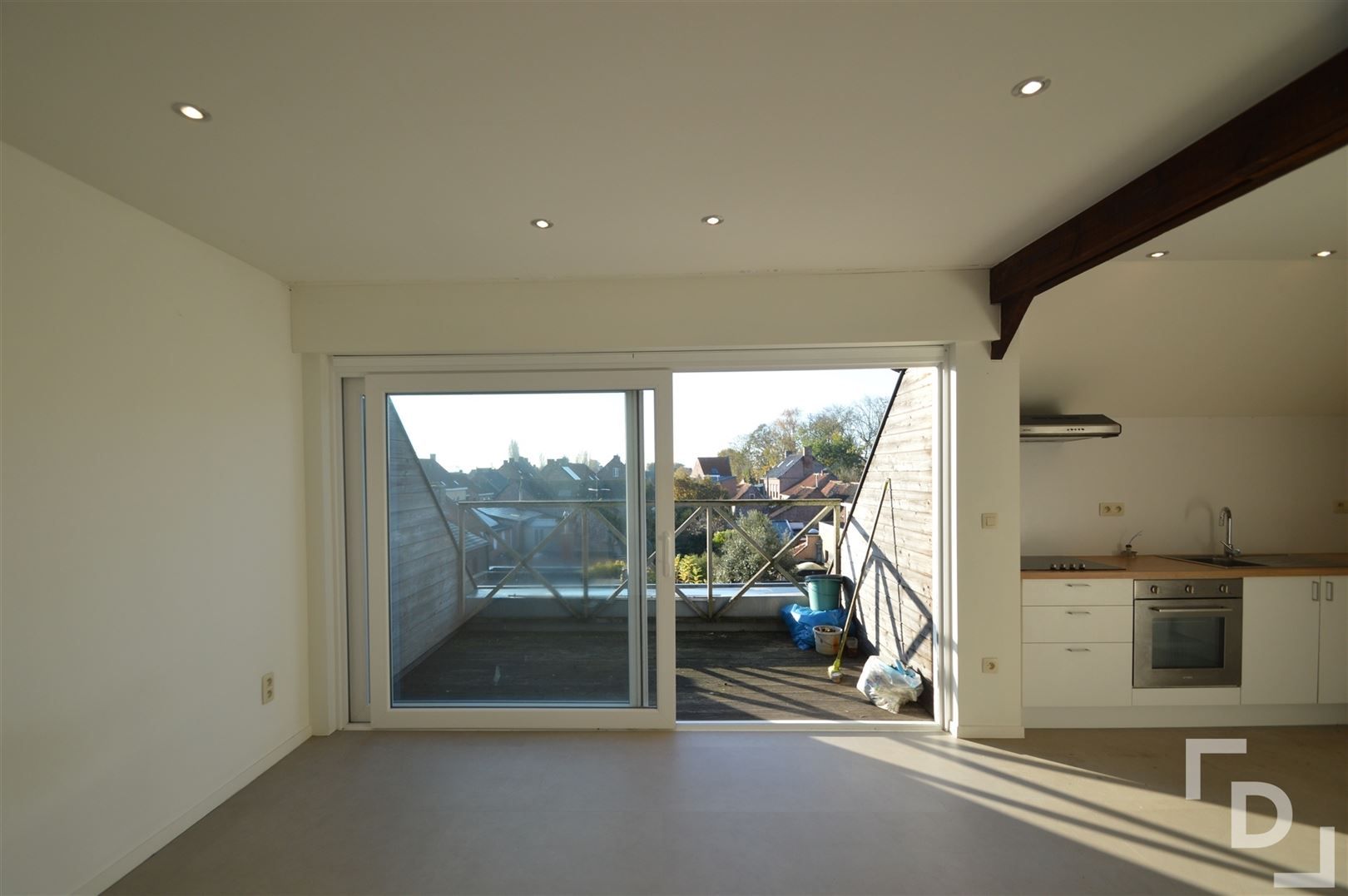 Recent appartement met zicht op het dorpsplein foto 2