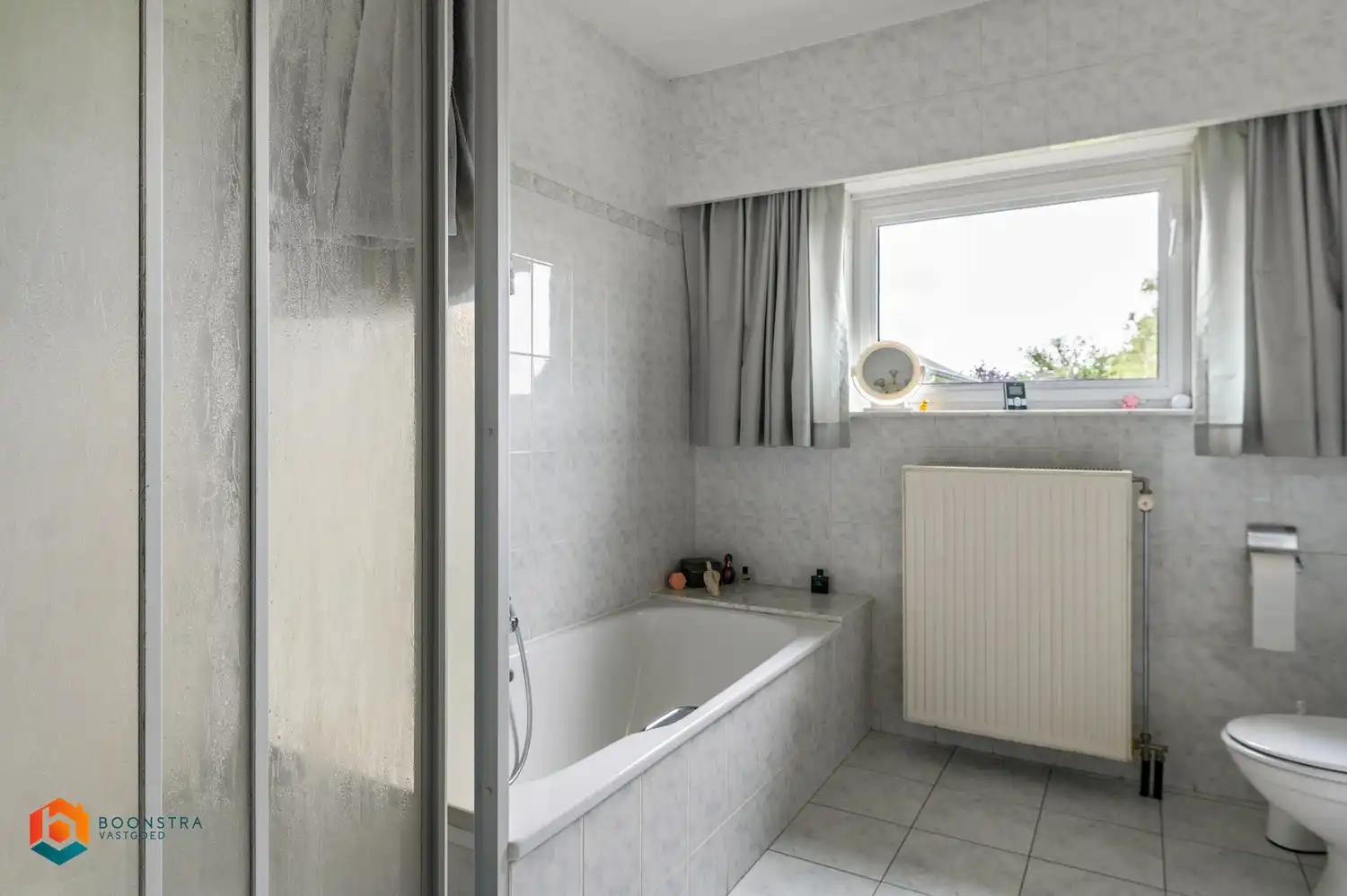 Ruime villa (325m²) op een perceel van 2567m² in prachtige omgeving foto 12