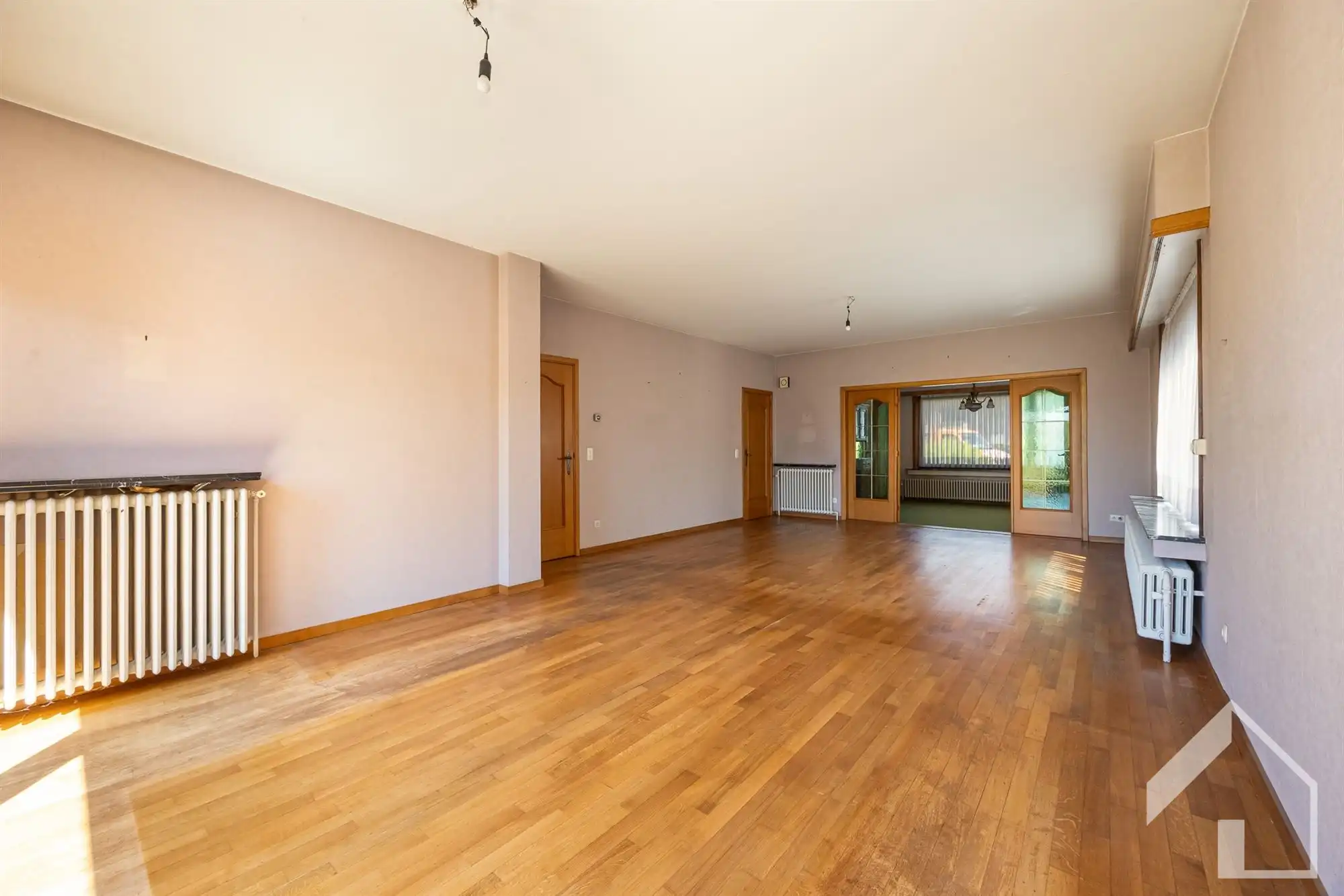Ruime te renoveren gezinswoning met veel potentieel foto 13